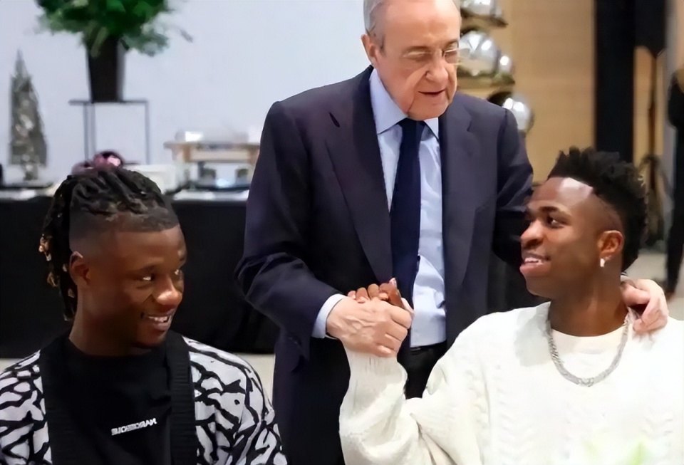 几乎全世界, 祝贺, 办方 几乎全世界, 祝贺, 办方