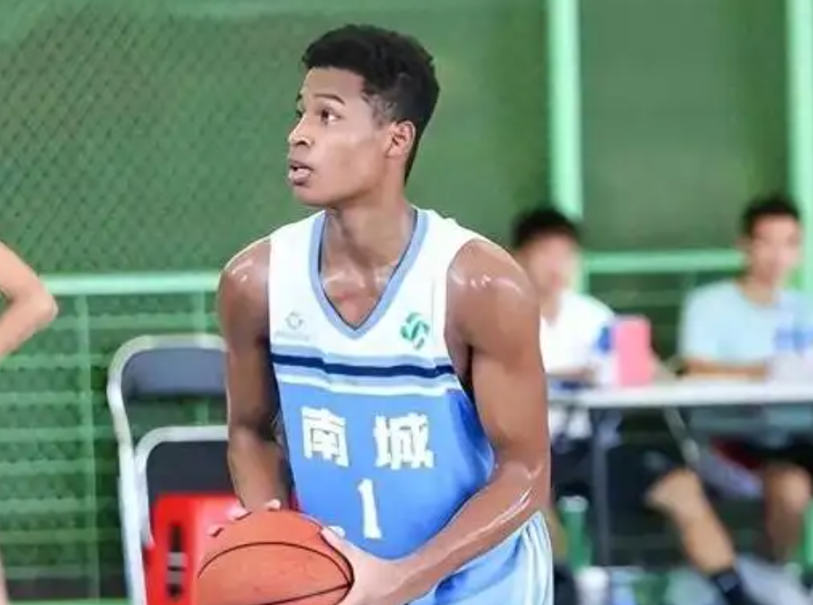 他在最近的, 外加篮板球