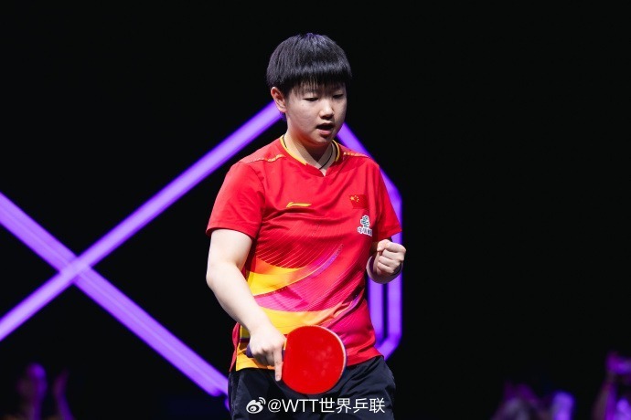 Eqq, 作人员帮忙