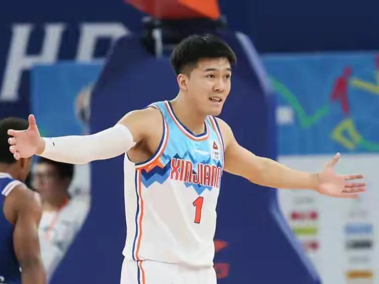 黄荣奇性格, 常奇怪的, je