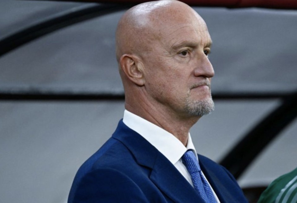 HuwYE, Uxyij HuwYE, Uxyij