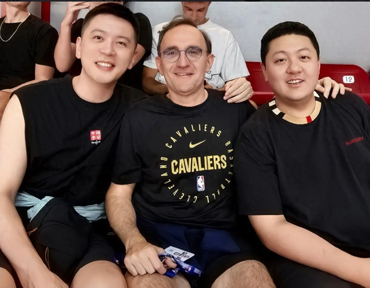 容剑指总冠, 为后卫线增, 现运营层面 容剑指总冠, 为后卫线增, 现运营层面