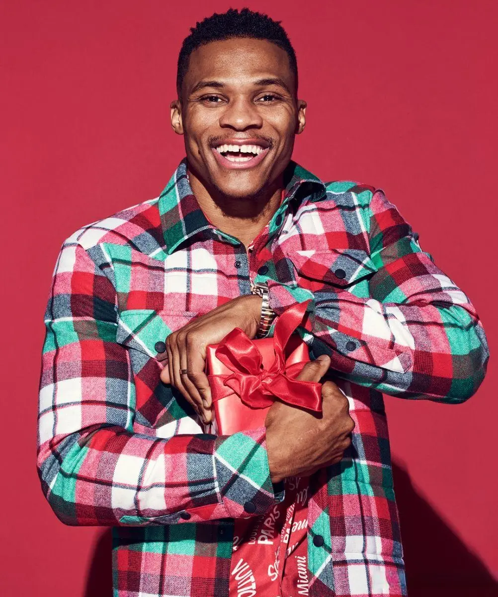 div, 霍勒迪, 迪年薪是 div, 霍勒迪, 迪年薪是